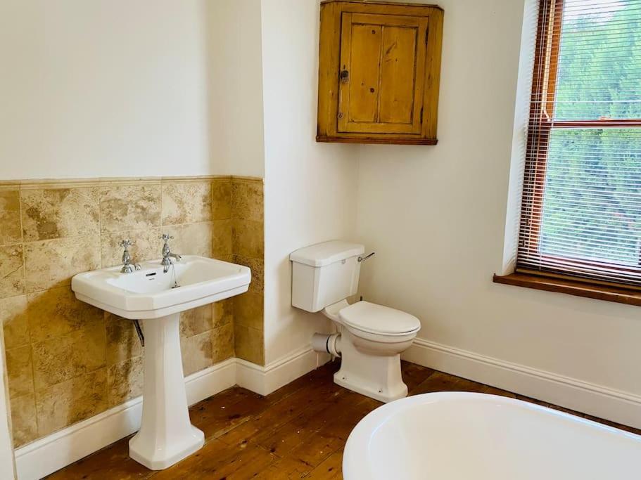 צ'יפינג נורטון Cotswold Home Over 4 Floors - Perfect For Families Friends Contractors מראה חיצוני תמונה
